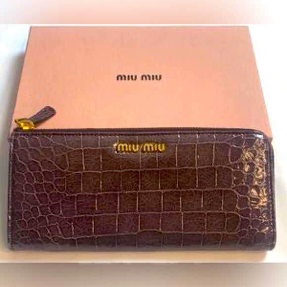 Miu Miu | Bags | Miu Miu Wallet |. Like New condition, with original box.. - Picture 1 of 4
